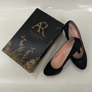 Ana Romano Black Satin Platform Shoes. Size 40, From Spain